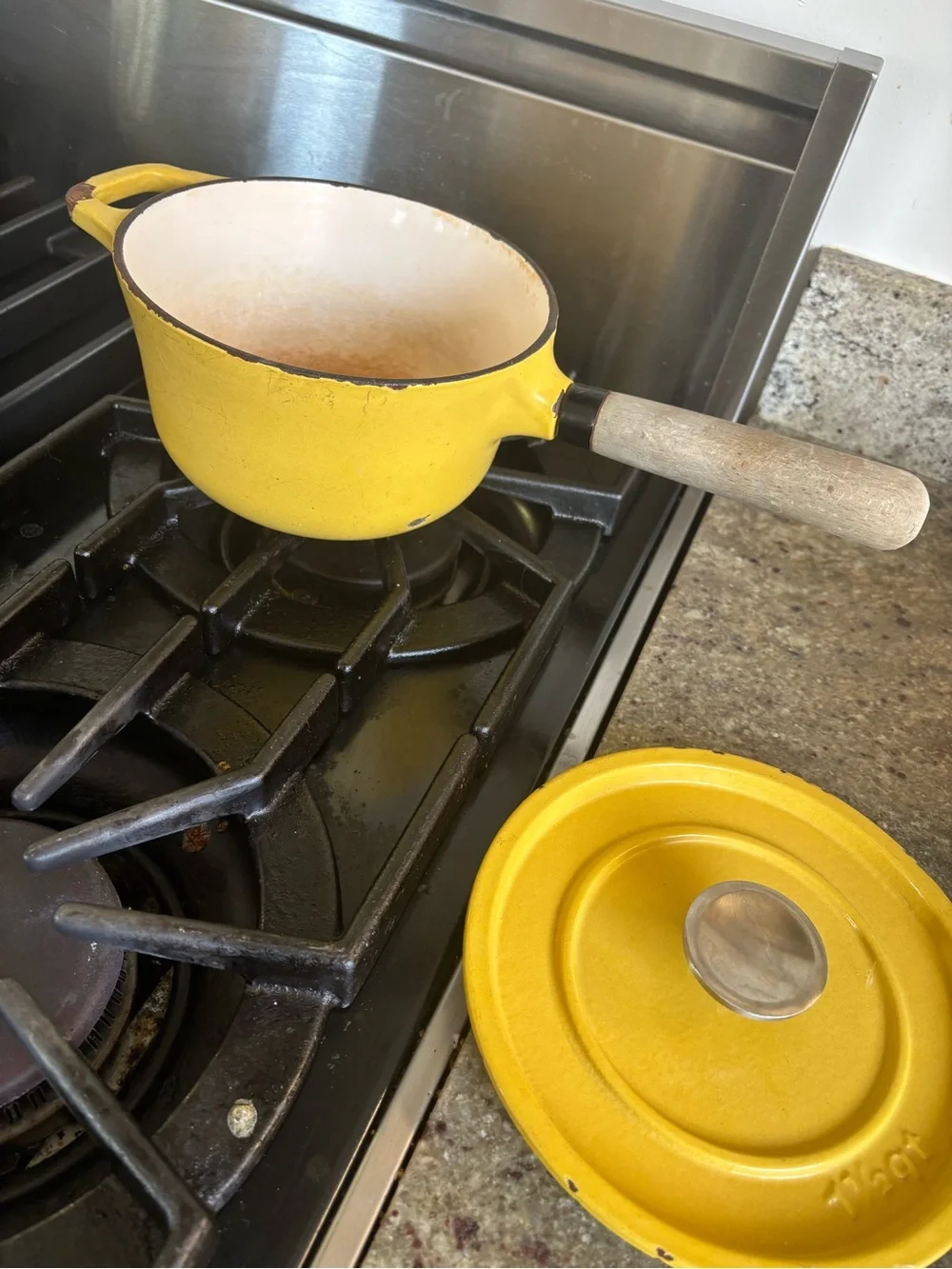 Canary Yellow Cast Iron Enamel Dutch Oven Pot Lid Wooden Handle Russell Pinch